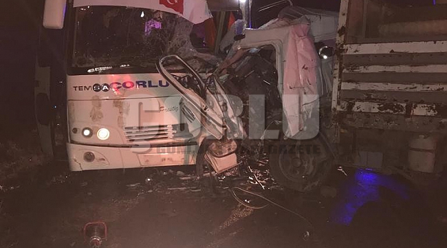 Tekirdağ'da işçi servisiyle kamyonet kafa kafaya çarpıştı: 1 ölü, 20 yaralı