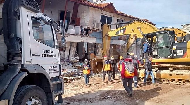 Ergene Belediyesi İş Makineleri Deprem Bölgesinde Çalışıyor 